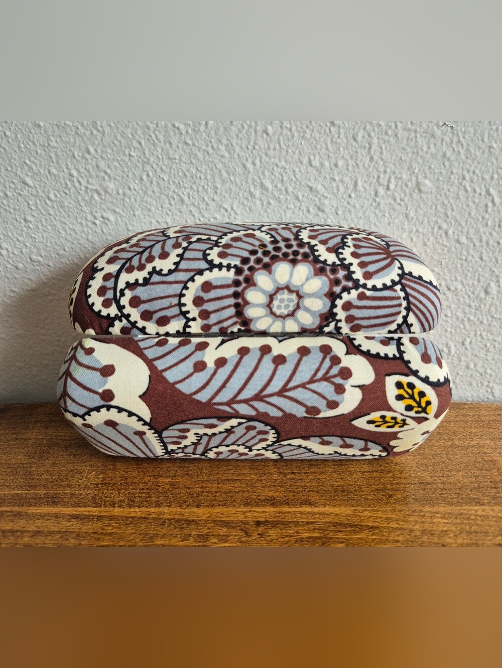 Vera Bradley Brown Clamshell Floral Canvas Sunglasses Case - Cream & Brown - Picture 2 of 4
